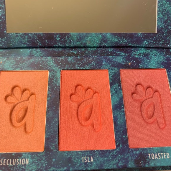 High end makeup - Picture 3 of 6